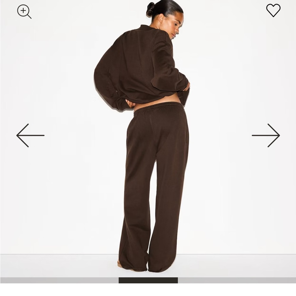 SKIMS Espresso Boyfriend Fleece Sweatpants - Picture 9 of 13